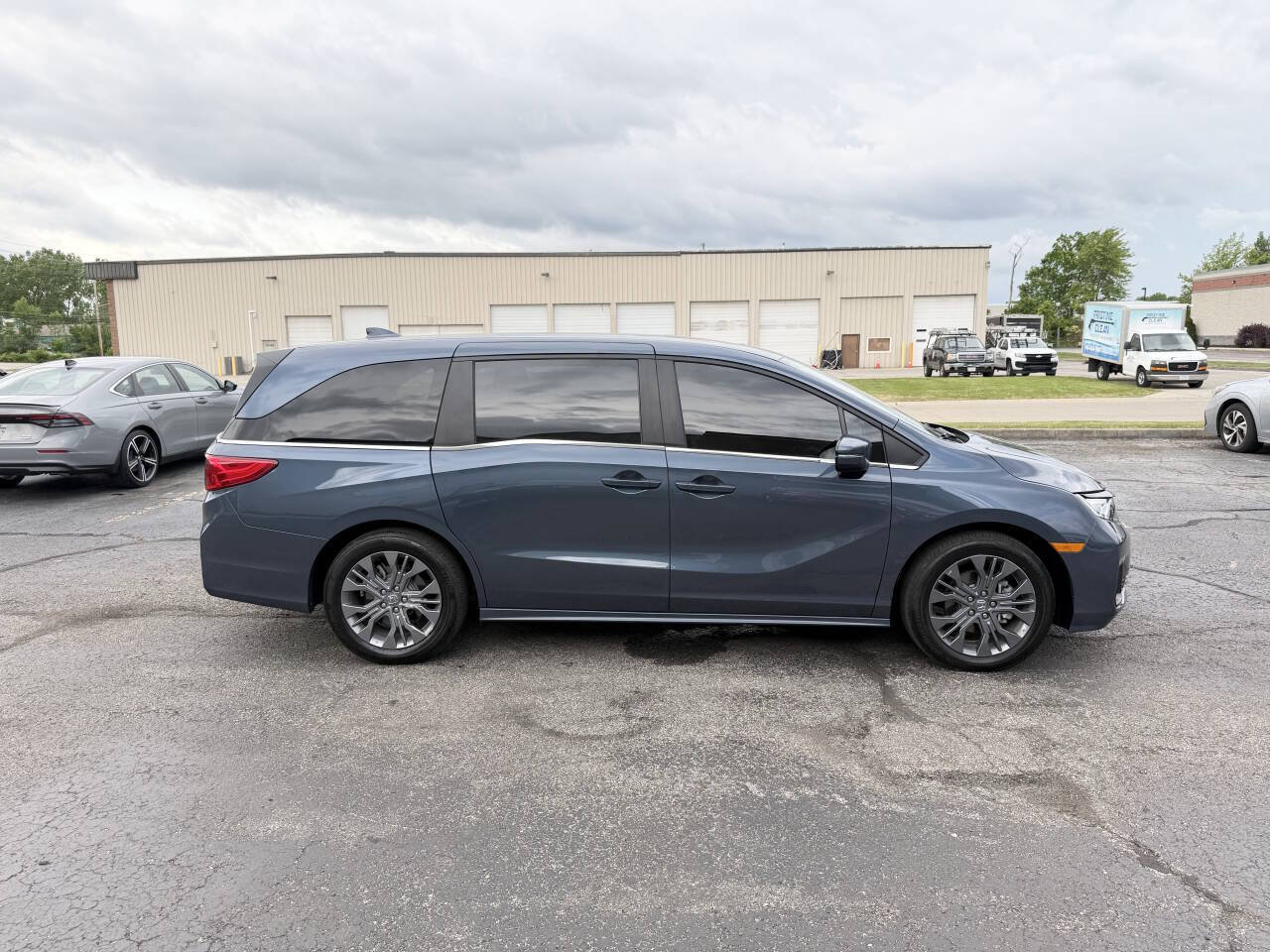 Used 2025 Honda Odyssey EX-L image 4