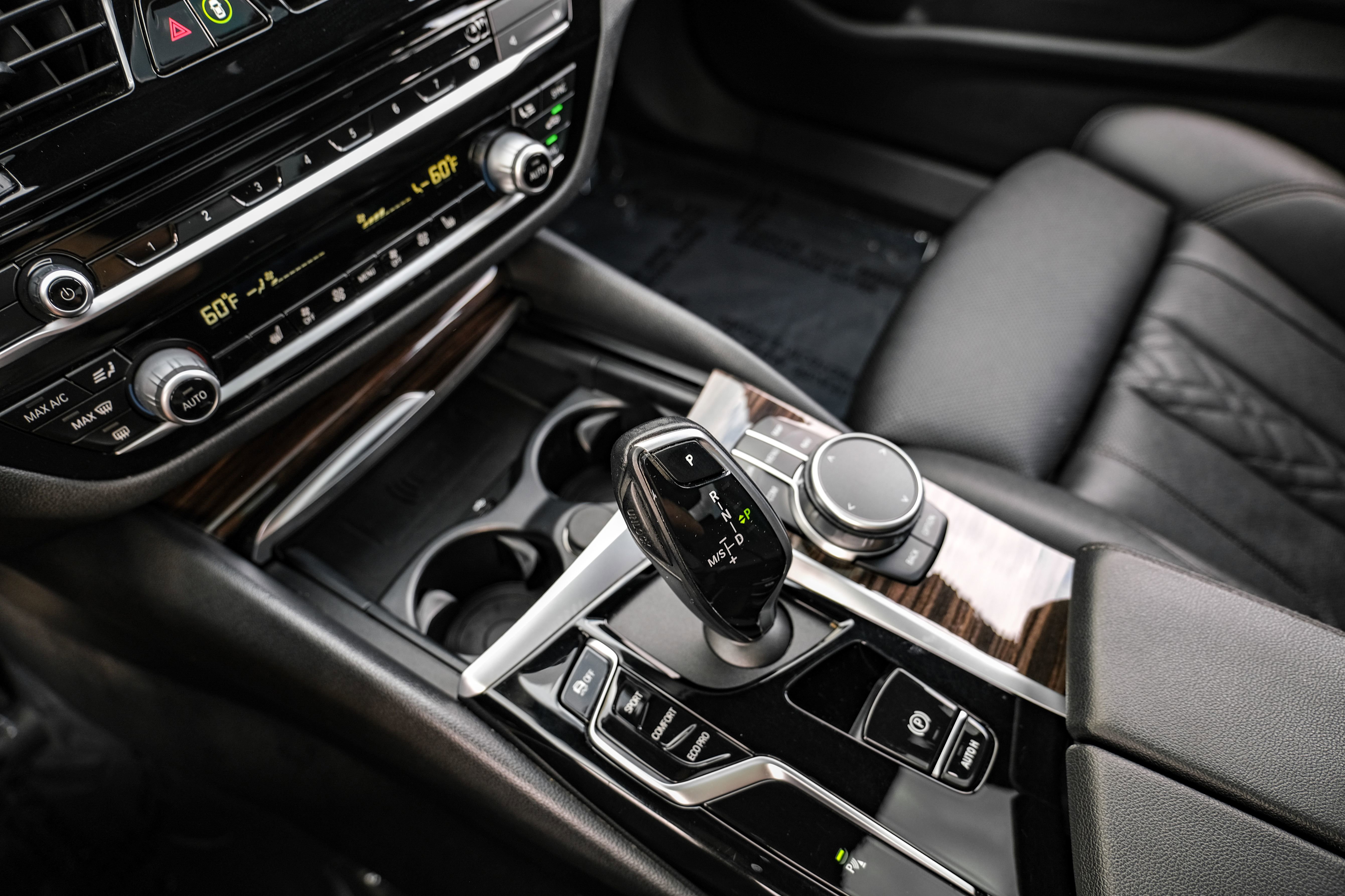 Used 2021 BMW 540i w/ Convenience Package image 25