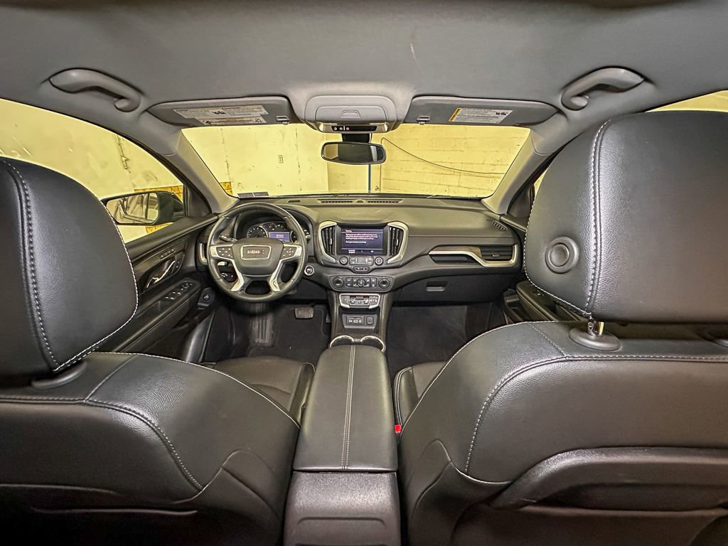 Used 2024 GMC Terrain SLT image 32