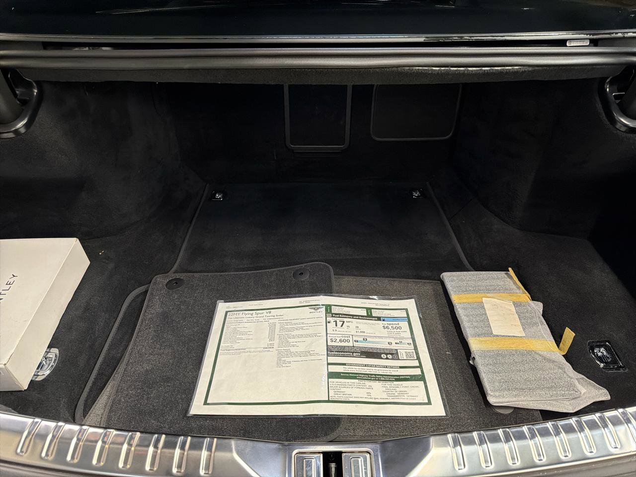 Used 2022 Bentley Flying Spur V8 image 32