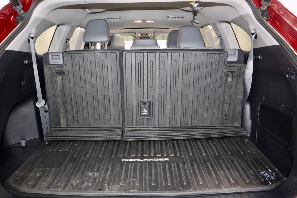 Used 2022 Toyota Highlander XLE AWD/4WD image 14