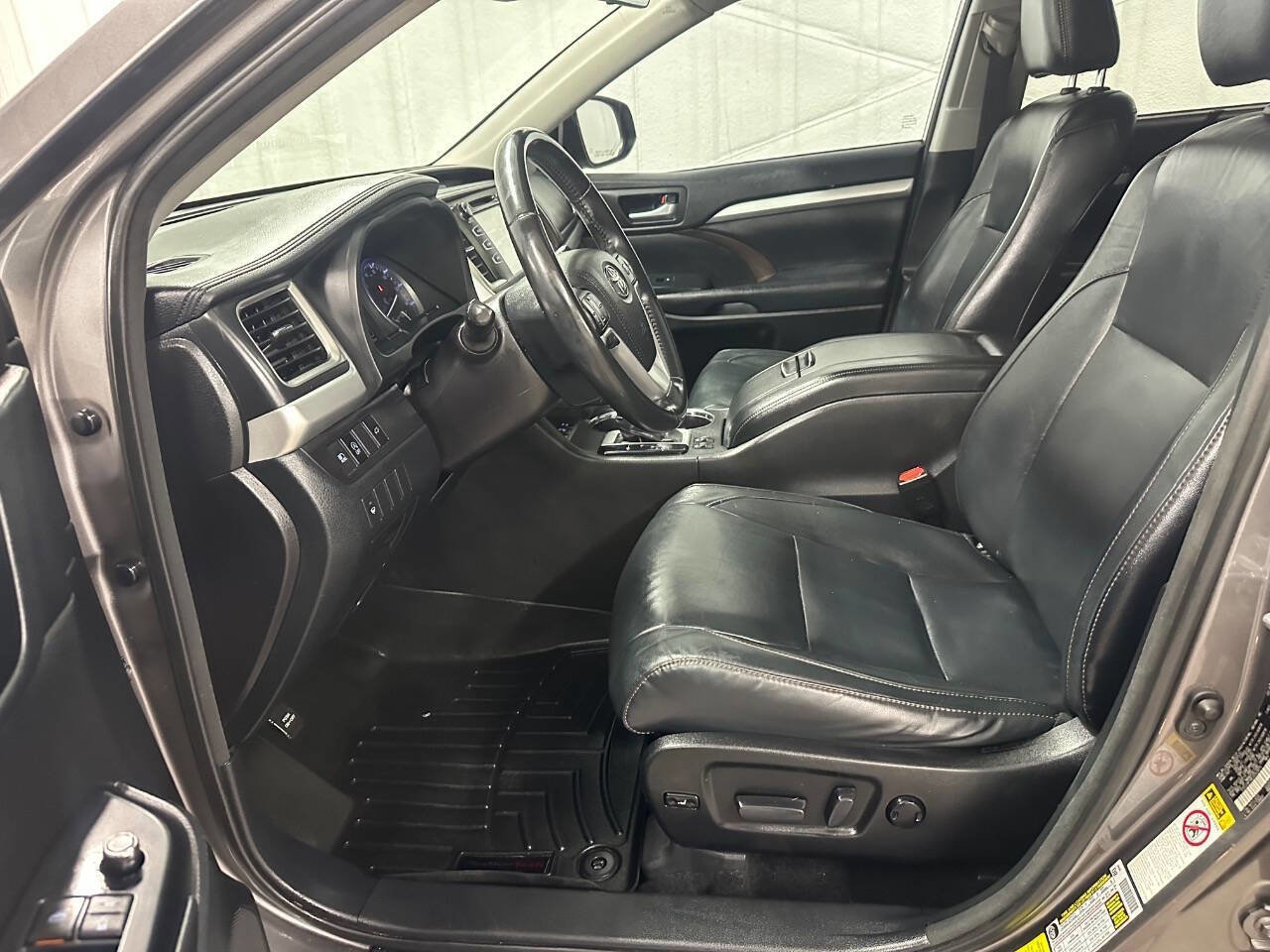 Used 2018 Toyota Highlander XLE image 23