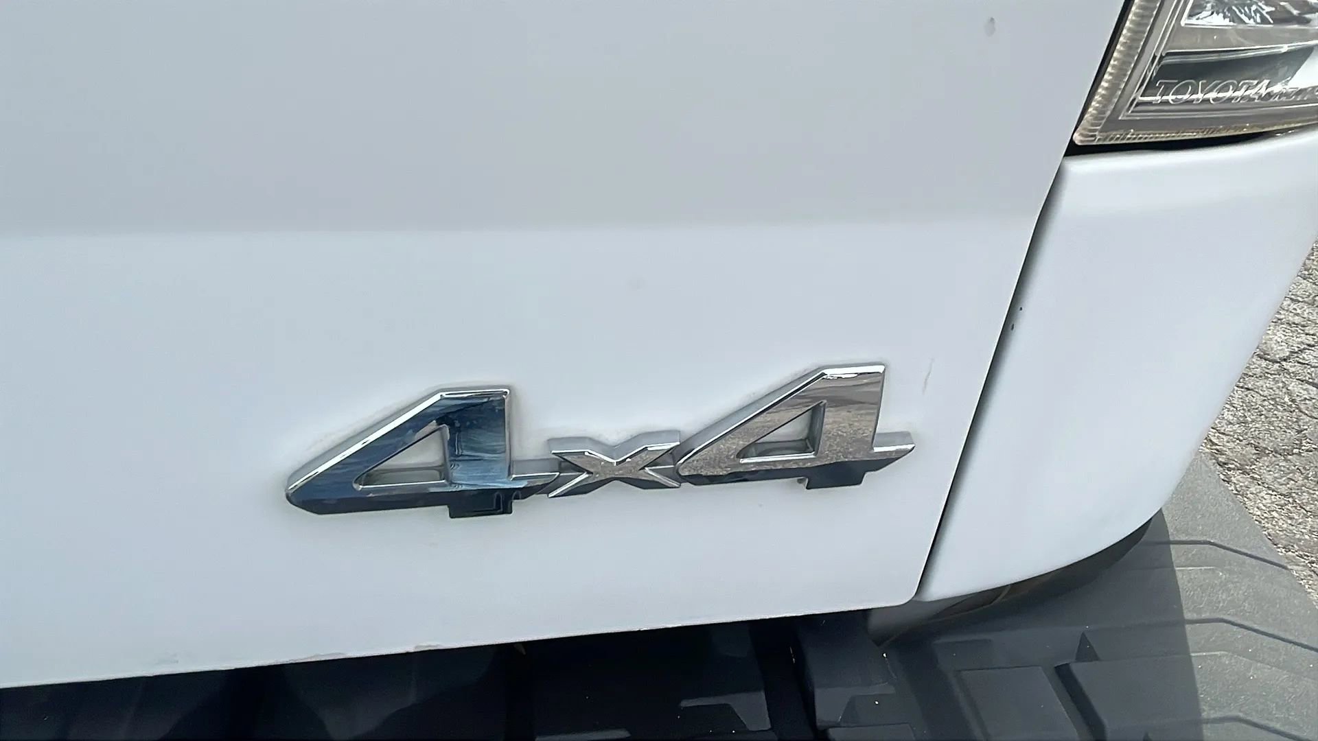 Used 2011 Toyota Tundra 4x4 CrewMax image 13