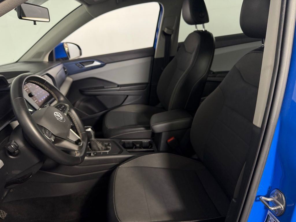 Used 2022 Volkswagen Taos SE w/ Panoramic Sunroof Package FWD image 21