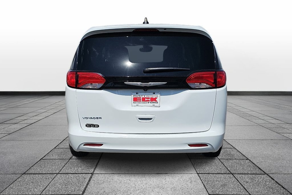 Used 2023 Chrysler Voyager LX FWD image 6