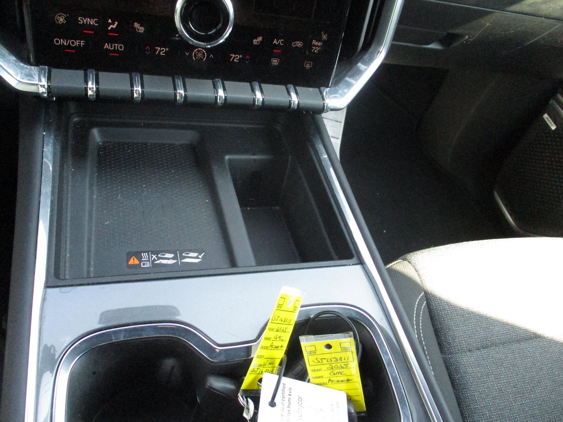 Used 2025 GMC Acadia Elevation image 17