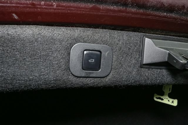 Used 2018 Lincoln Continental Select AWD/4WD image 11