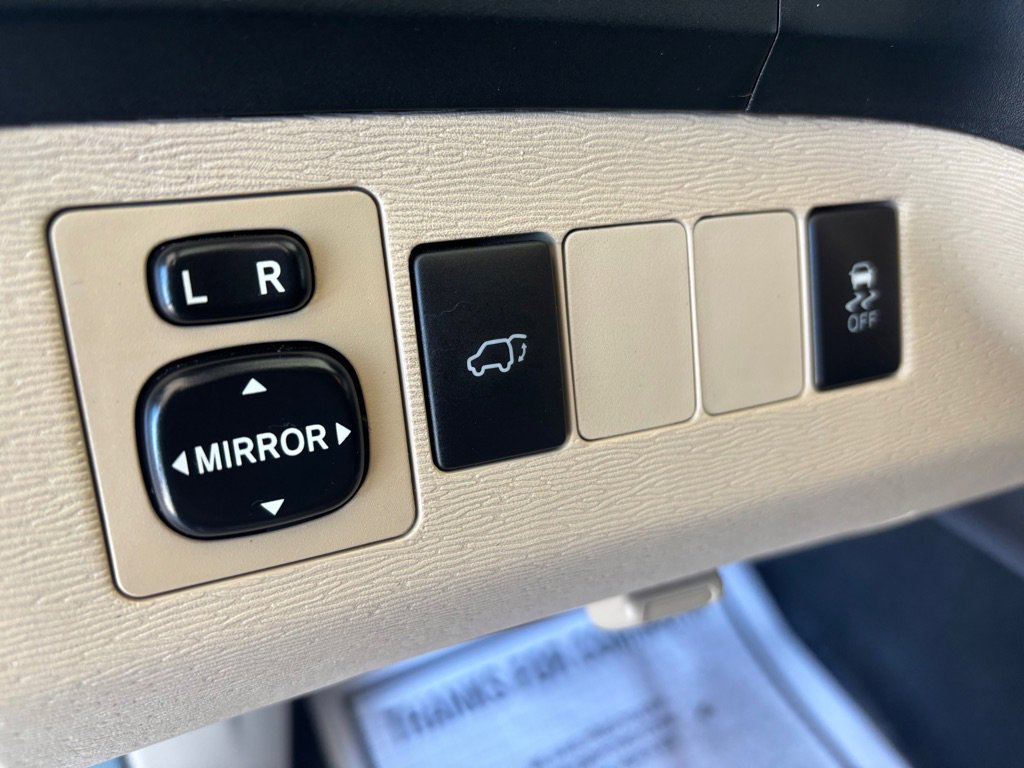 Used 2011 Toyota Venza w/ Leather Pkg FWD image 17