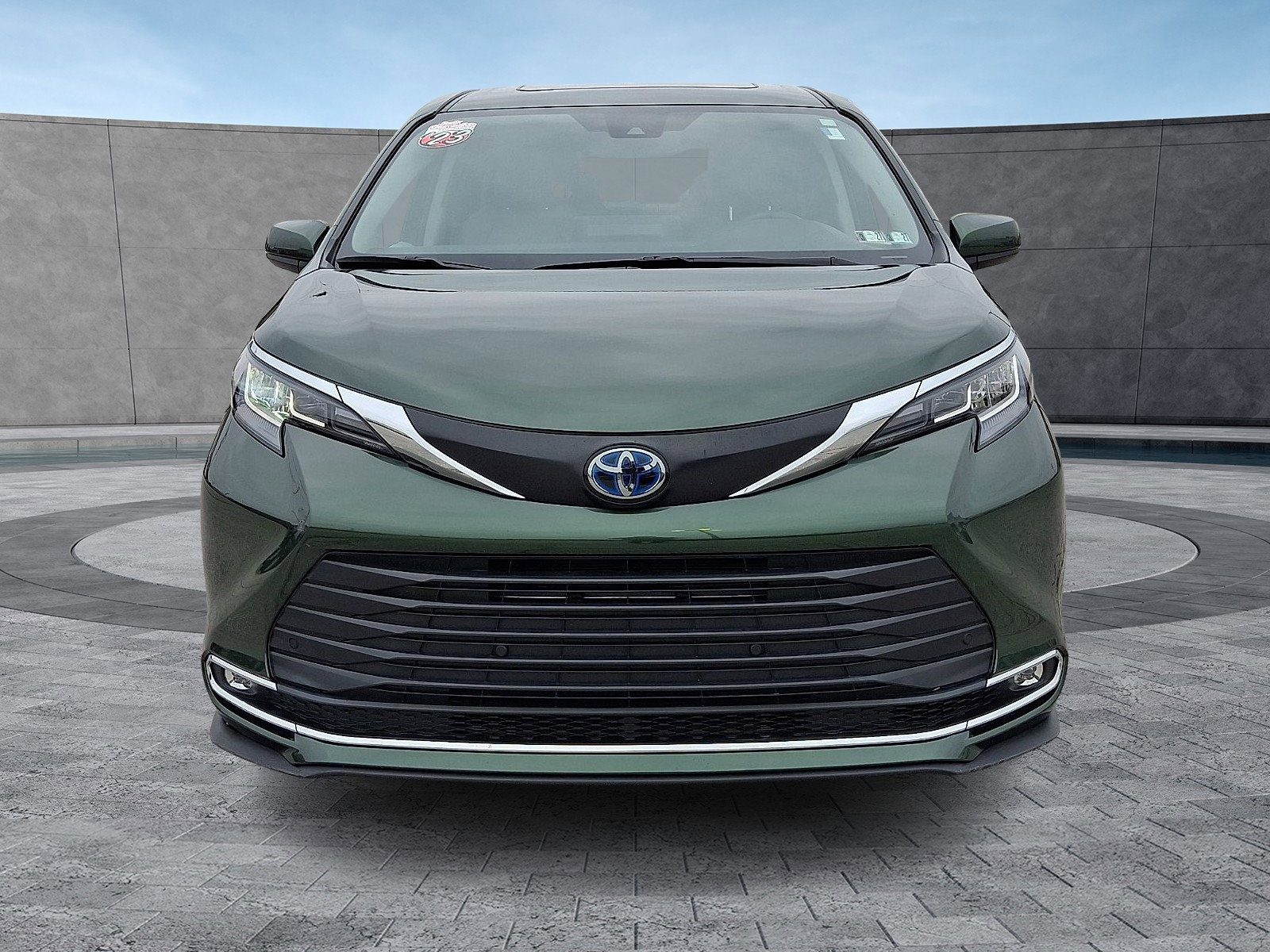 Used 2023 Toyota Sienna XLE AWD/4WD video 3