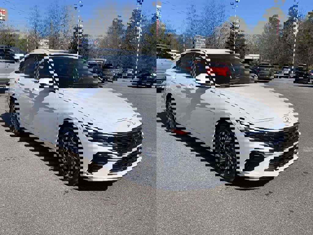 New 2026 Hyundai Elantra Limited image 4