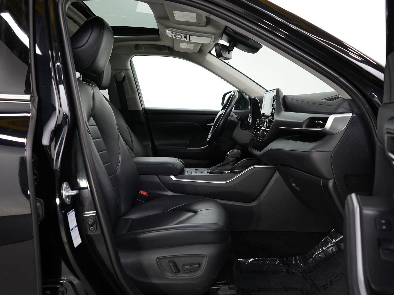 Used 2021 Toyota Highlander XLE image 10