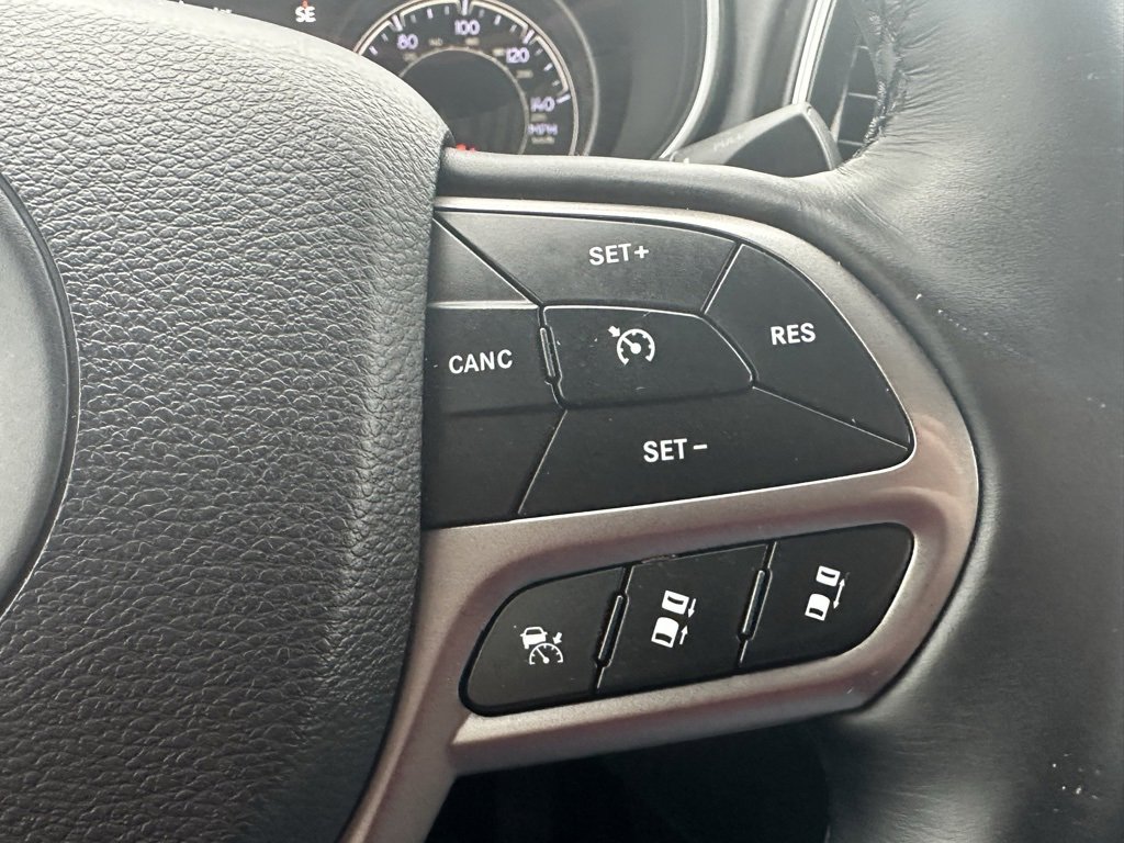 Used 2019 Jeep Cherokee Overland w/ Technology Group image 23