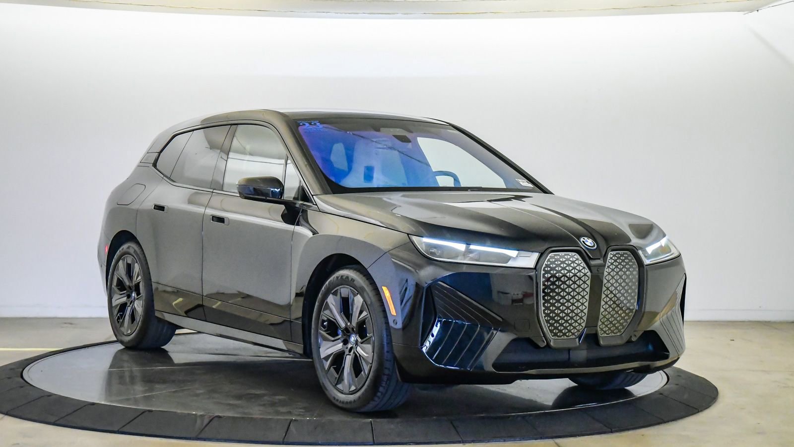 Certified 2023 BMW iX xDrive50 w/ Premium Package AWD/4WD image 6