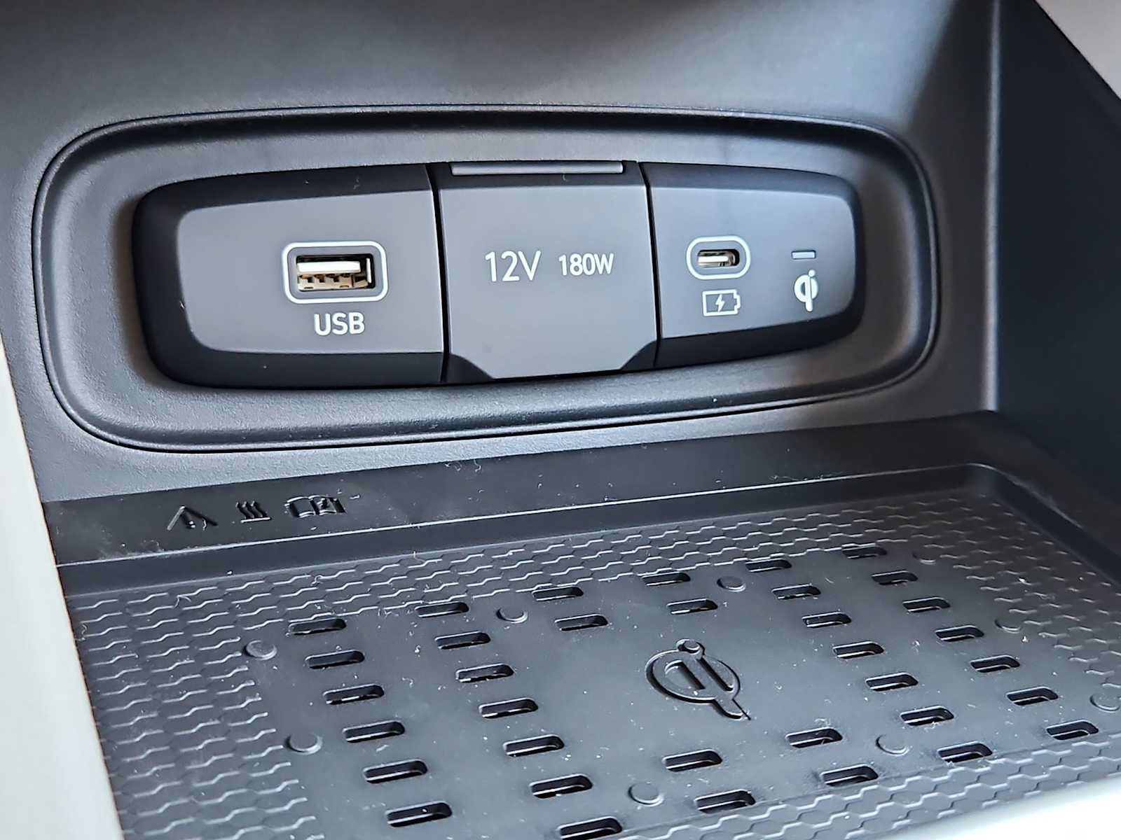 Certified 2026 Hyundai Venue SEL FWD image 30