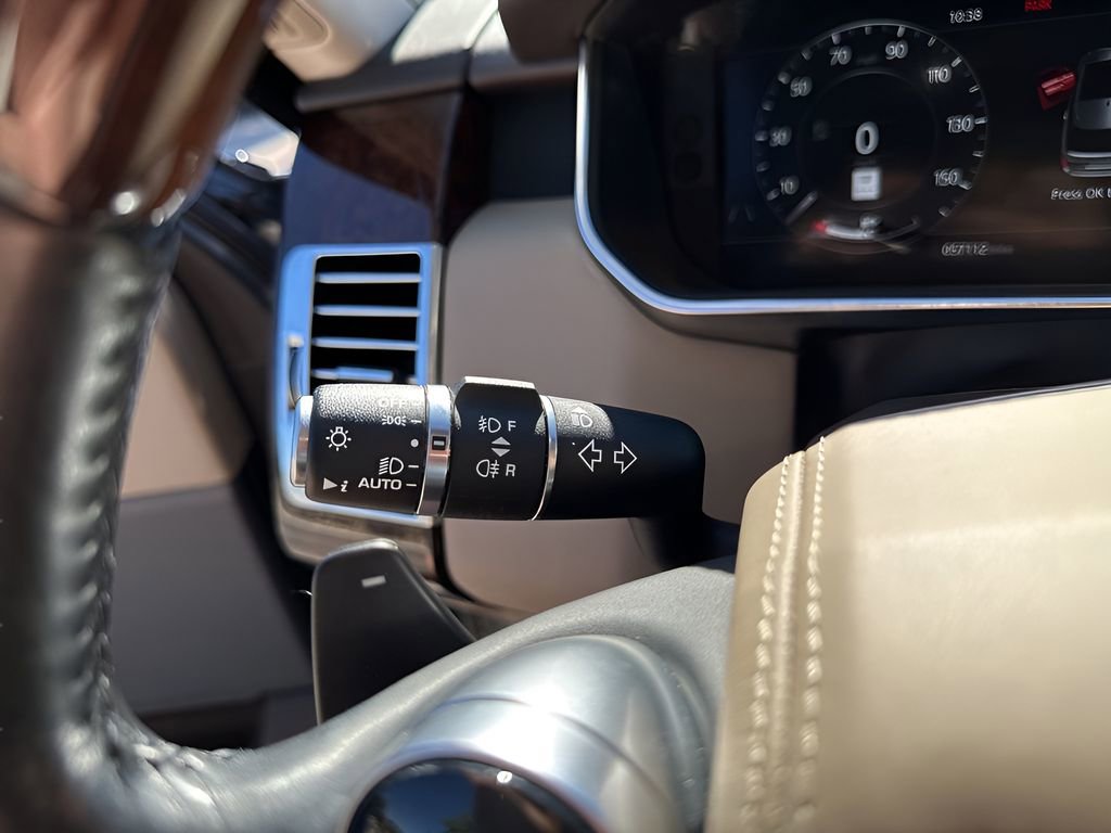 Used 2020 Land Rover Range Rover HSE image 33