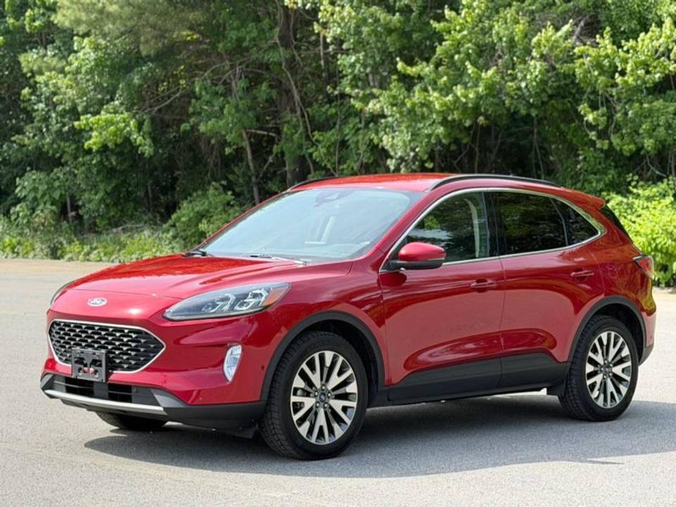 Used 2020 Ford Escape Titanium w/ Titanium Premium Package 2.0 AWD/4WD image 2