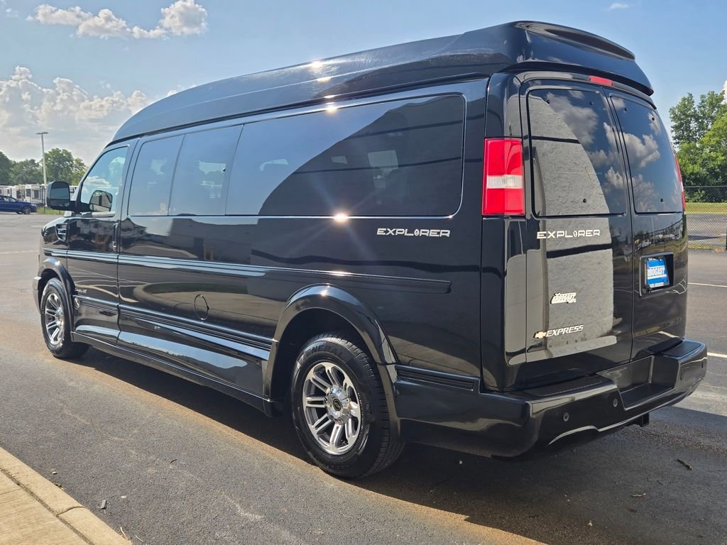 Used 2022 Chevrolet Express 2500 Extended w/ Enhanced Convenience Package image 9