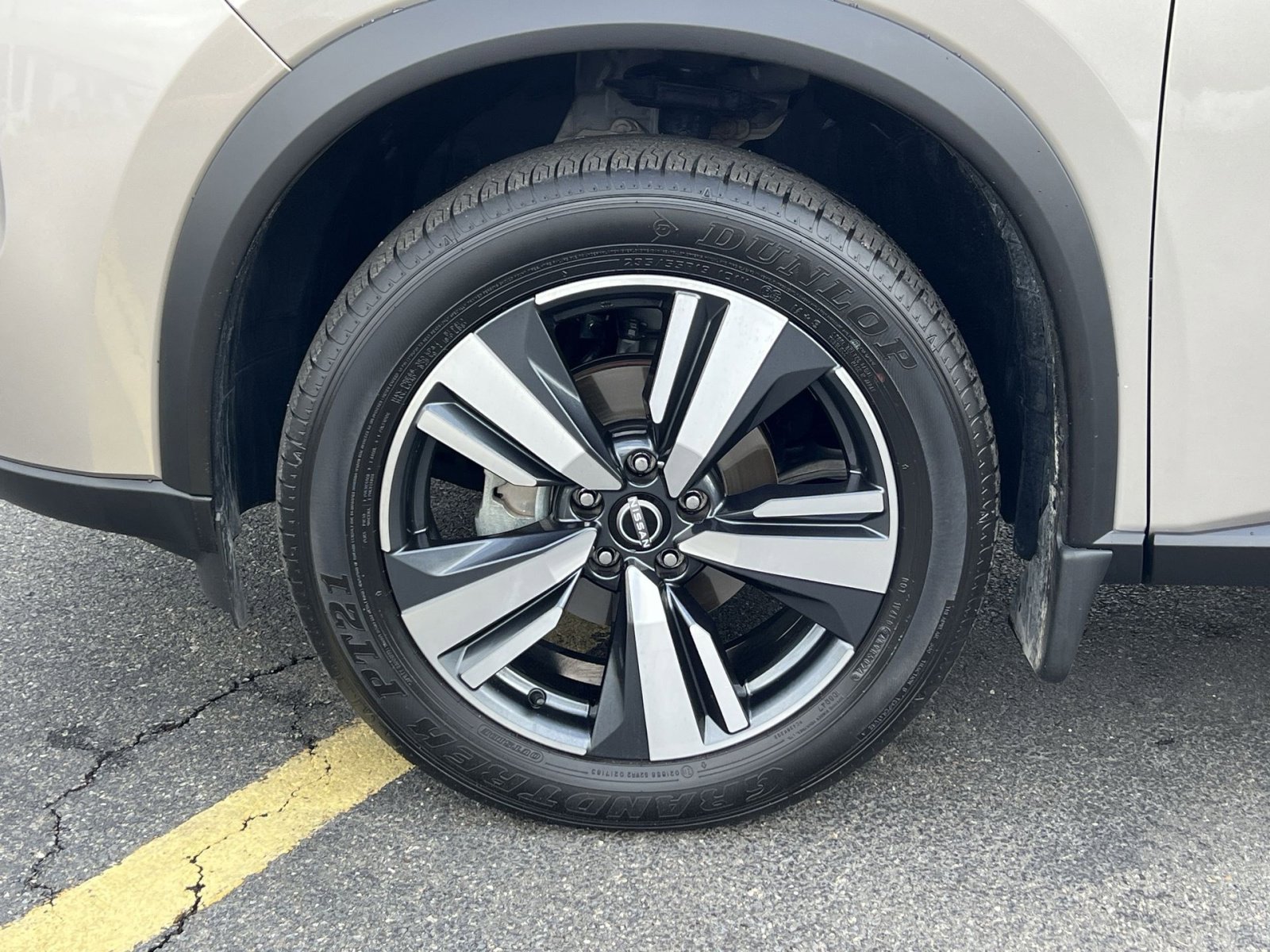 Used 2025 Nissan Rogue SL w/ SL Premium Package image 9