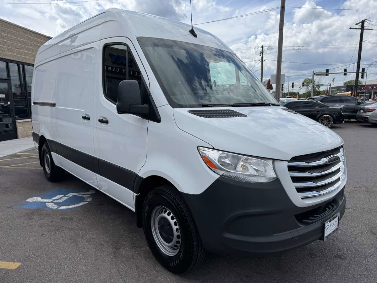Used 2021 Freightliner Sprinter 2500 RWD image 3