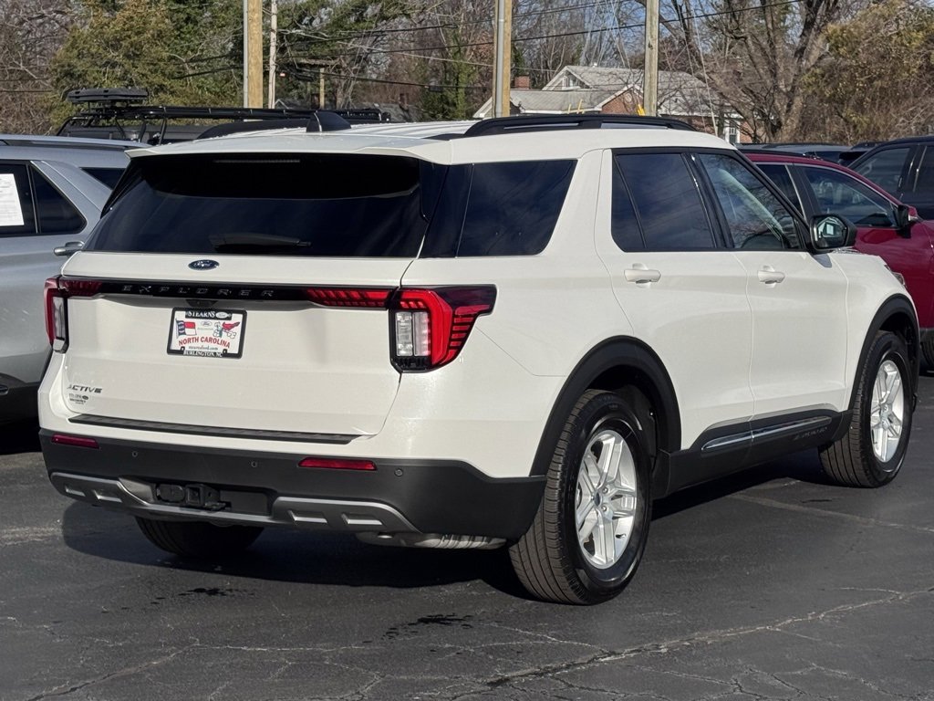 Used 2025 Ford Explorer Active w/ Active Comfort Package image 17