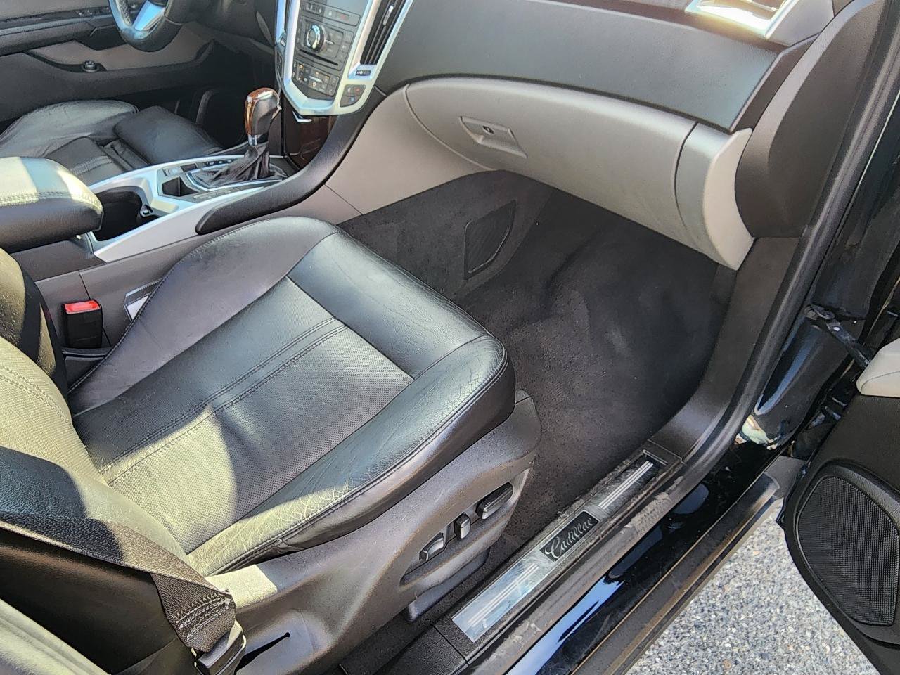 Used 2010 Cadillac SRX Luxury FWD image 26