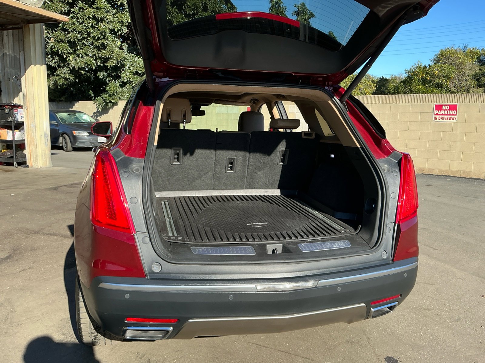 Used 2017 Cadillac XT5 Platinum w/ Driver Assist Package image 26