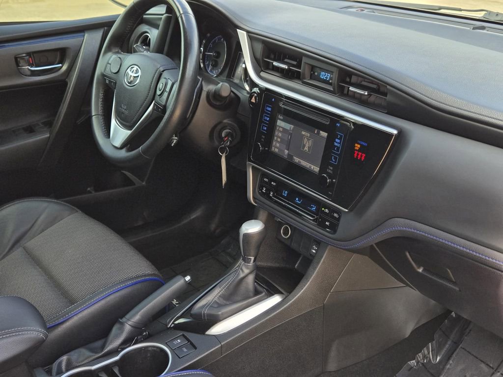 Used 2018 Toyota Corolla SE FWD image 29