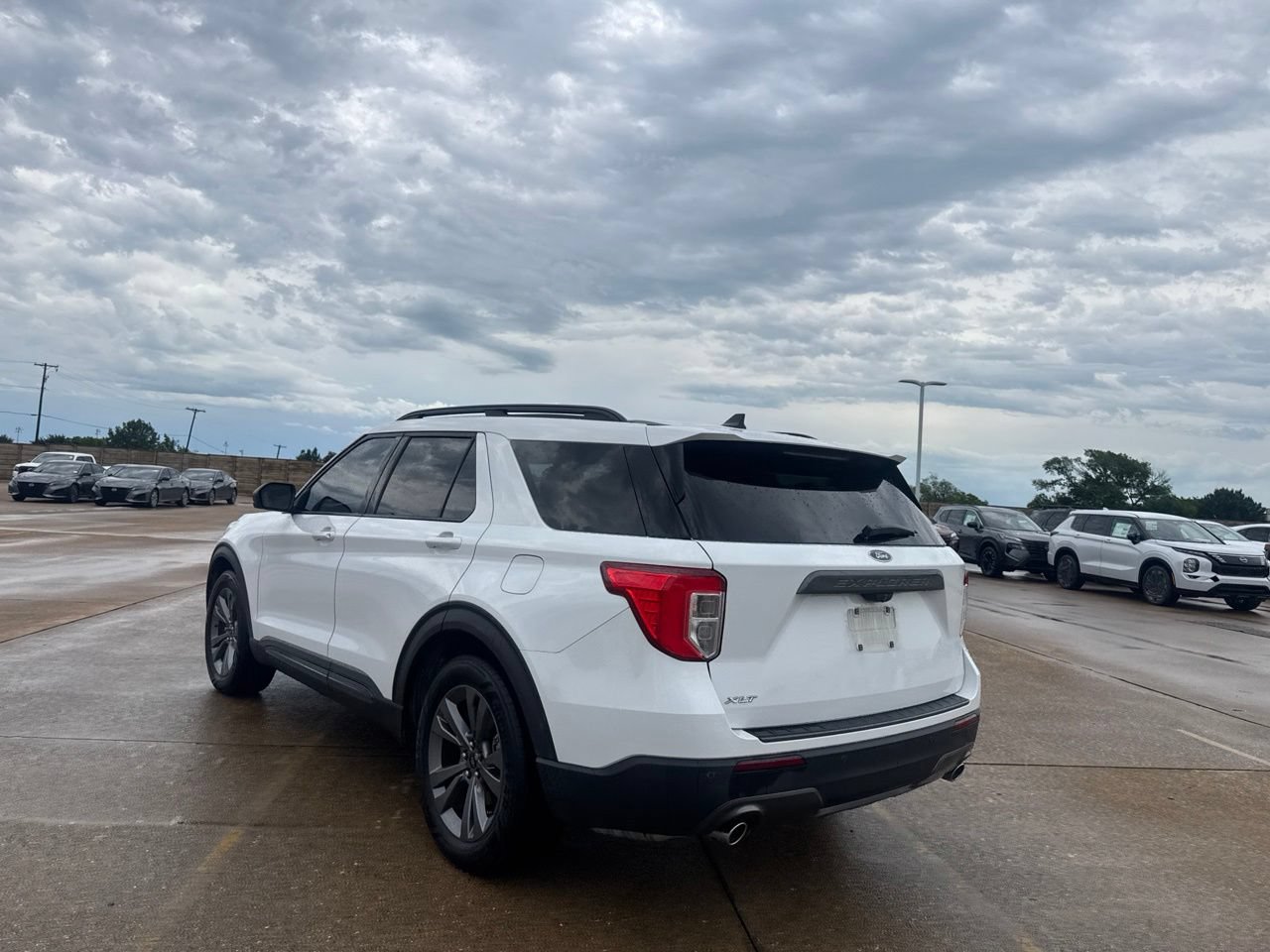 Used 2021 Ford Explorer XLT w/ Equipment Group 202A RWD image 16