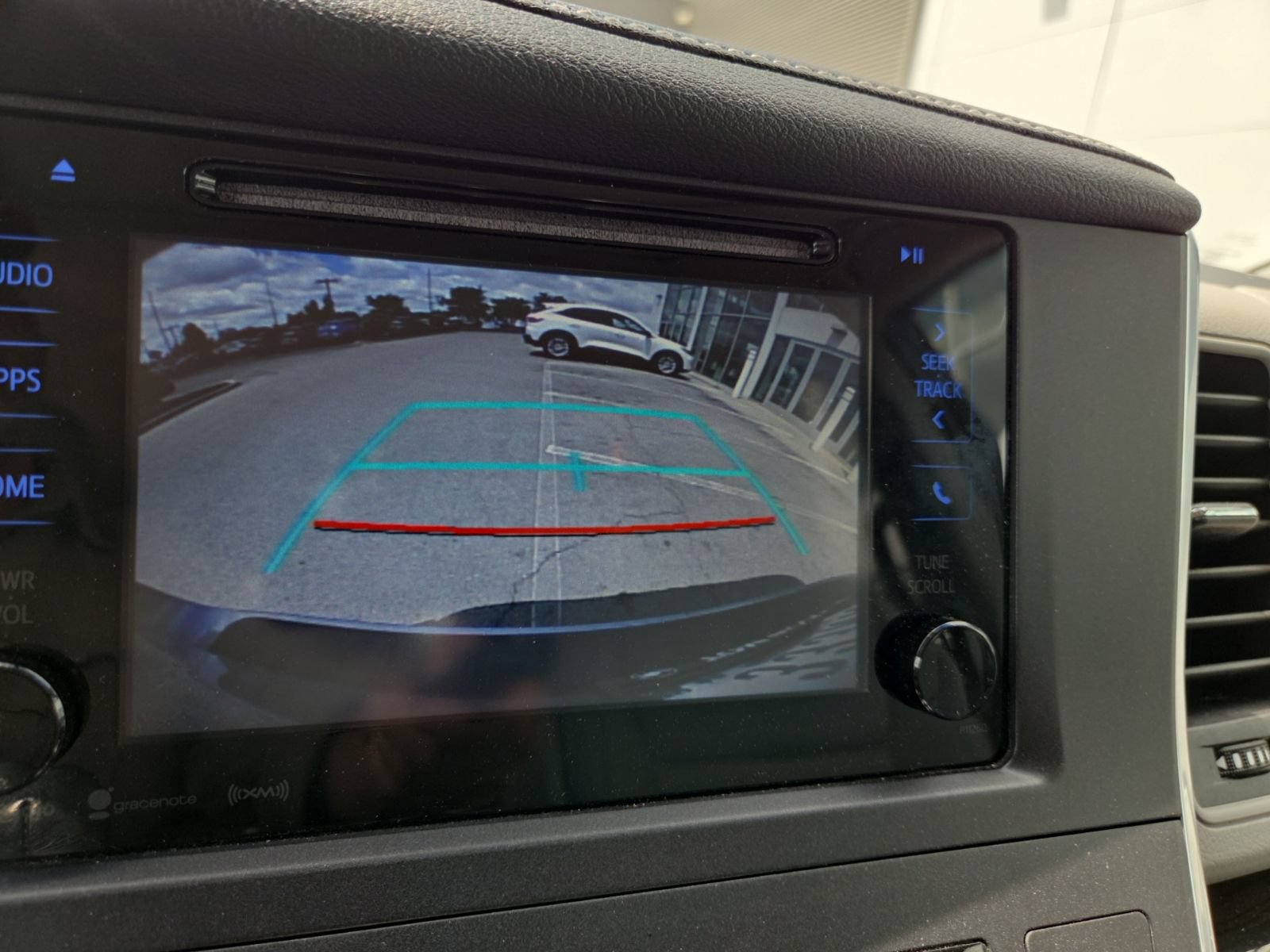 Used 2017 Toyota Sienna XLE FWD image 24