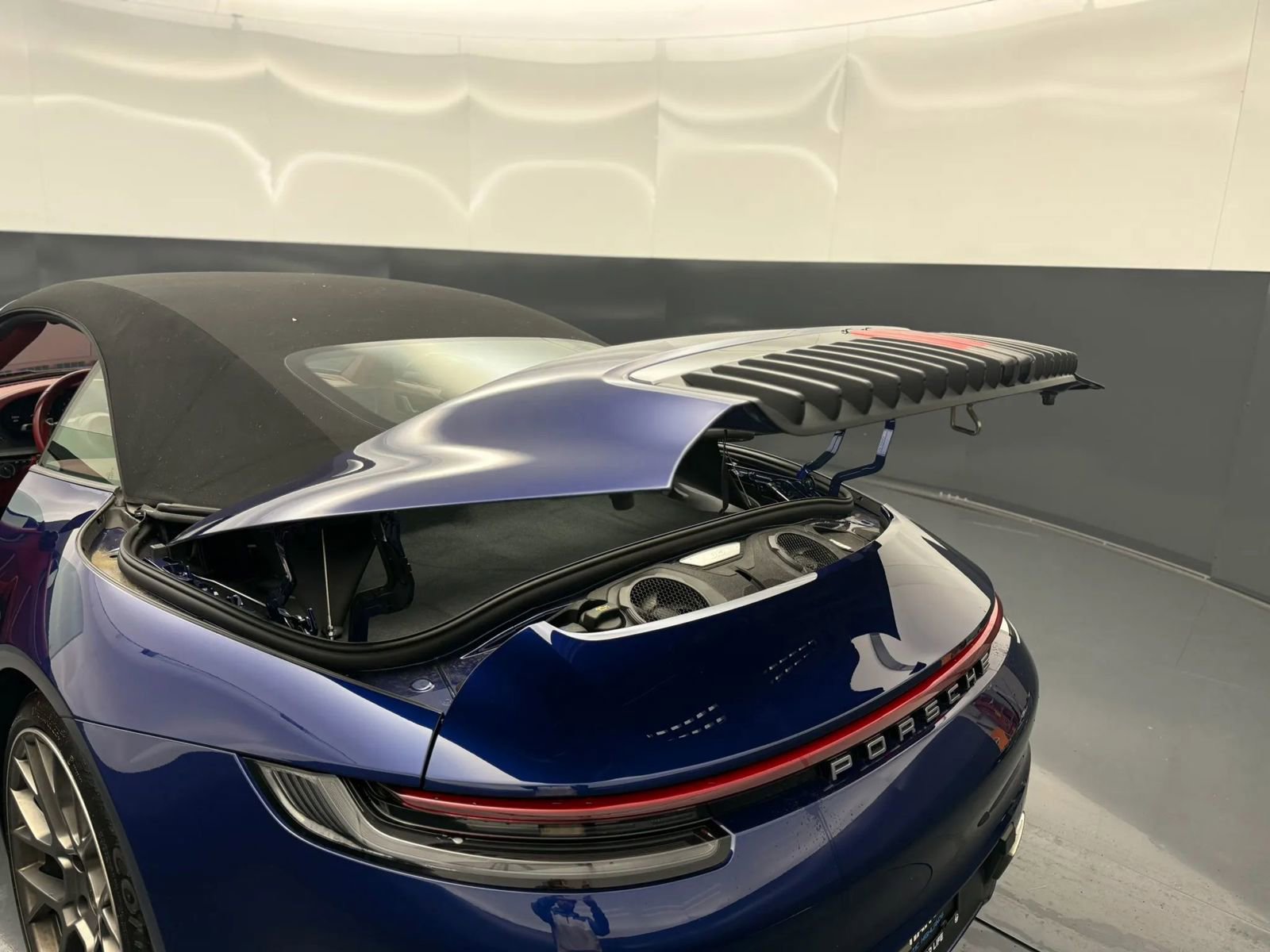 Used 2021 Porsche 911 Carrera 4 AWD/4WD image 19