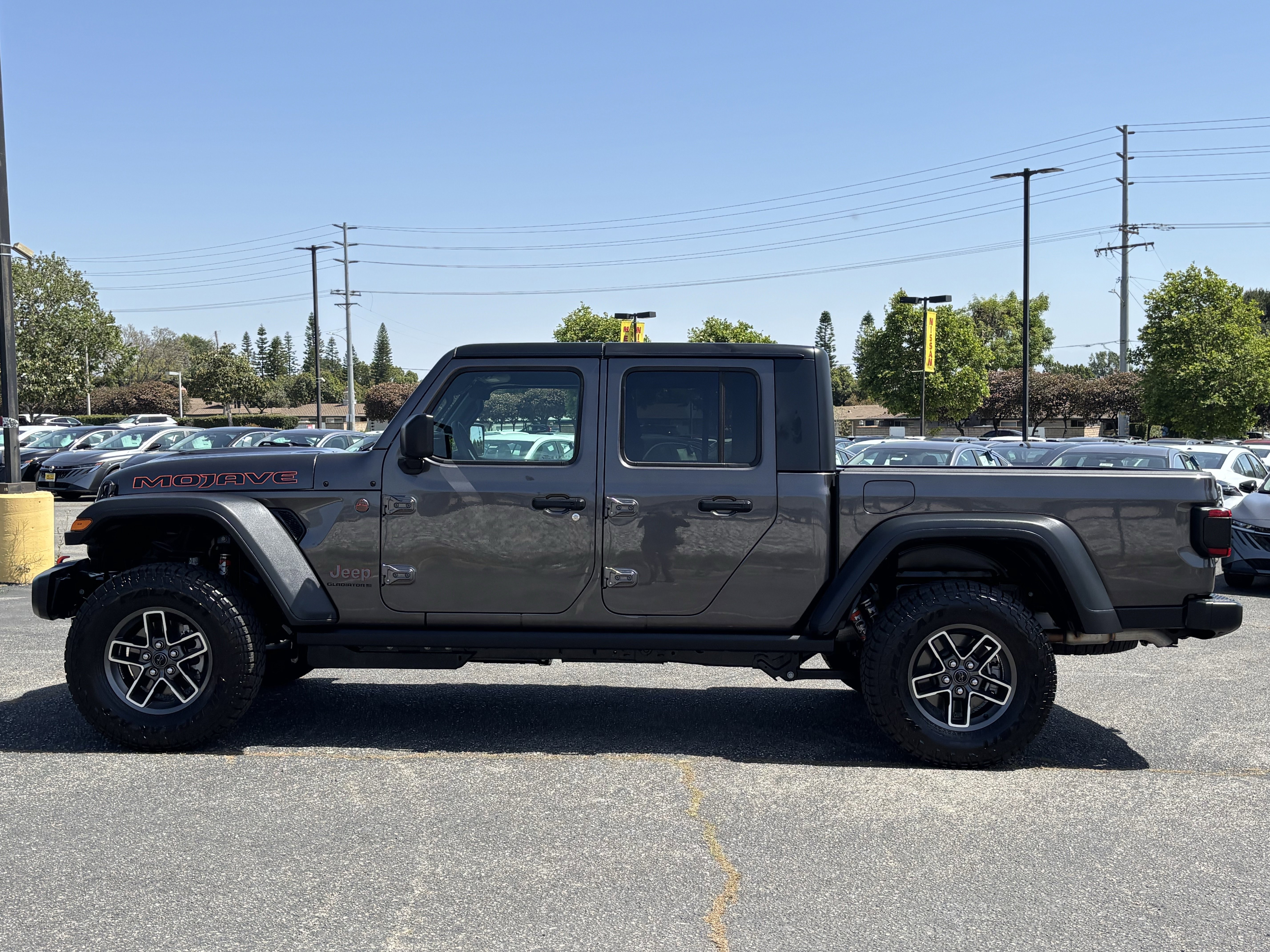 Used 2026 Jeep Gladiator Mojave AWD/4WD image 6
