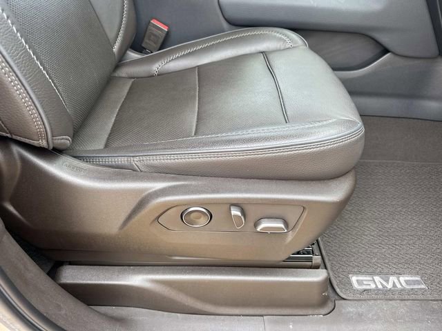 Used 2021 GMC Yukon Denali w/ Denali Premium Package image 16