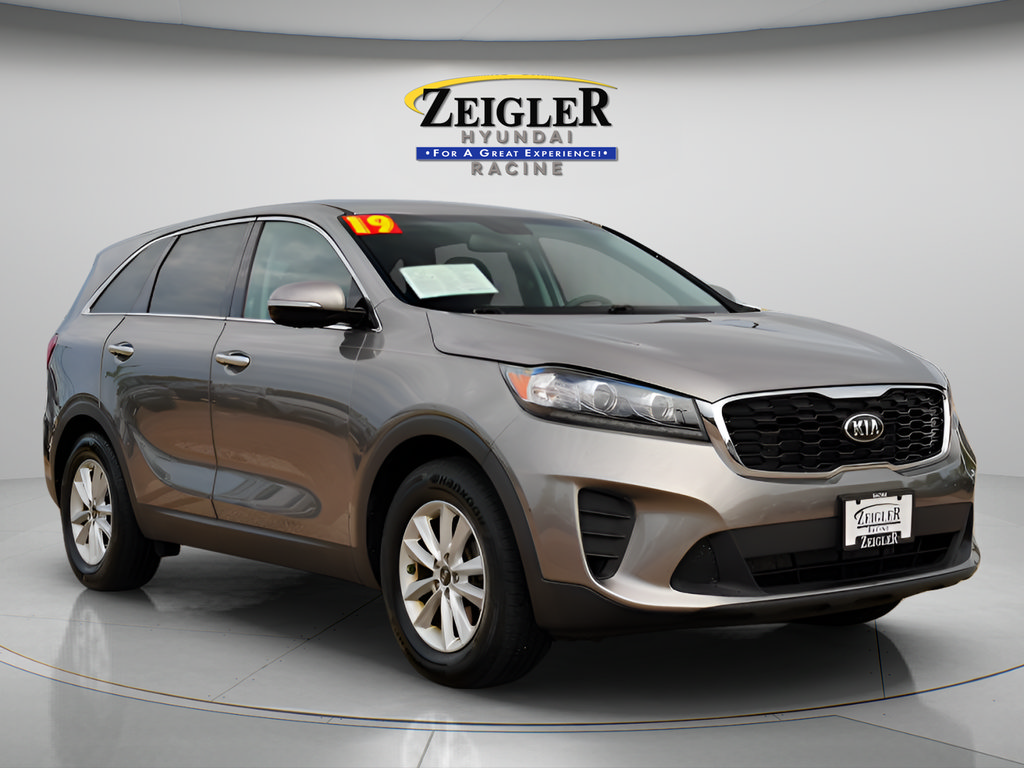 Used 2019 Kia Sorento FWD V6 image 1