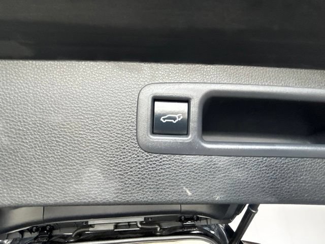 Used 2023 Toyota Highlander XLE AWD/4WD image 27