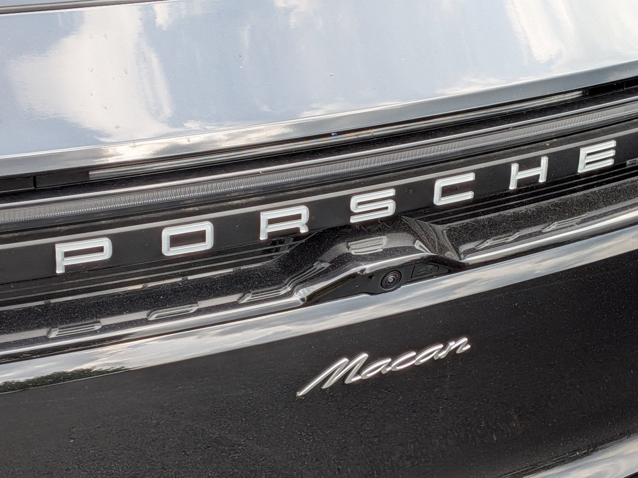 Used 2025 Porsche Macan Electric RWD image 23