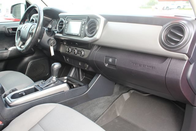 Used 2016 Toyota Tacoma SR5 w/ SR5 Appearance Package (SN) RWD image 31