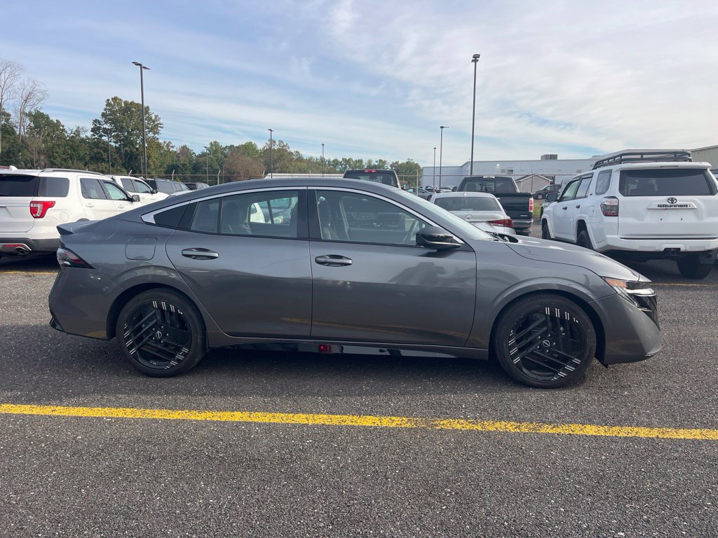 Used 2026 Nissan Sentra SR w/ Floor Mat Package FWD image 6
