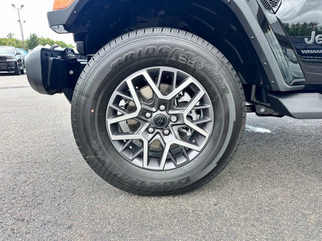Used 2025 Jeep Wrangler Unlimited Sahara AWD/4WD image 30
