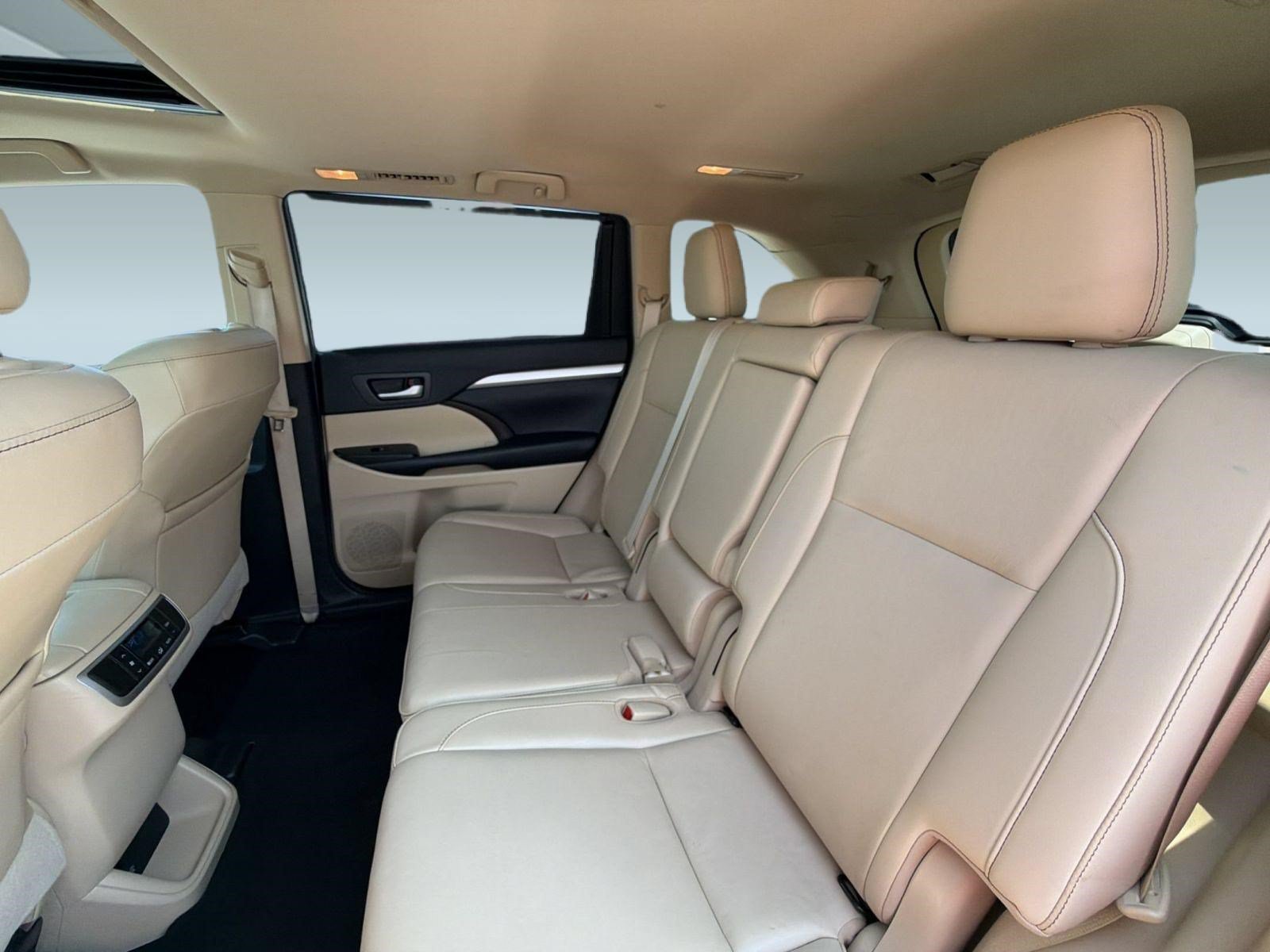 Used 2019 Toyota Highlander XLE FWD image 23