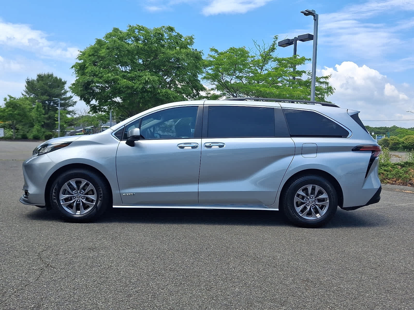 Certified 2021 Toyota Sienna XLE w/ XLE Plus Package FWD image 8