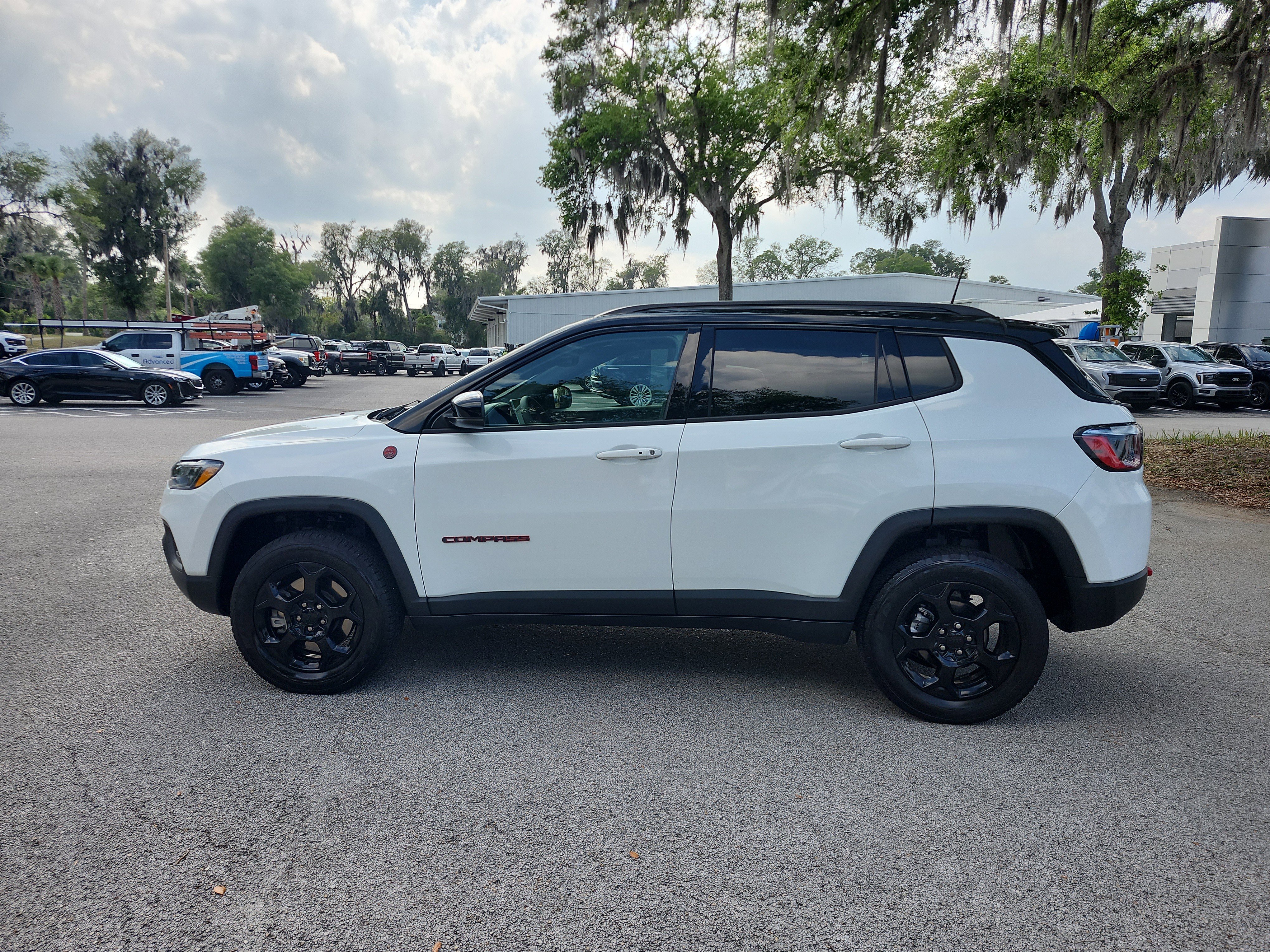 Used 2023 Jeep Compass Trailhawk AWD/4WD image 2