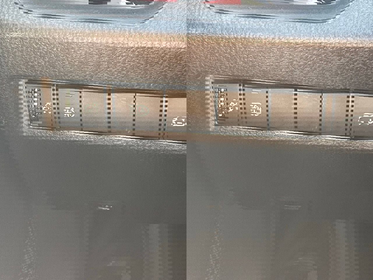 Used 2019 Toyota RAV4 XLE w/ Convenience Package image 12