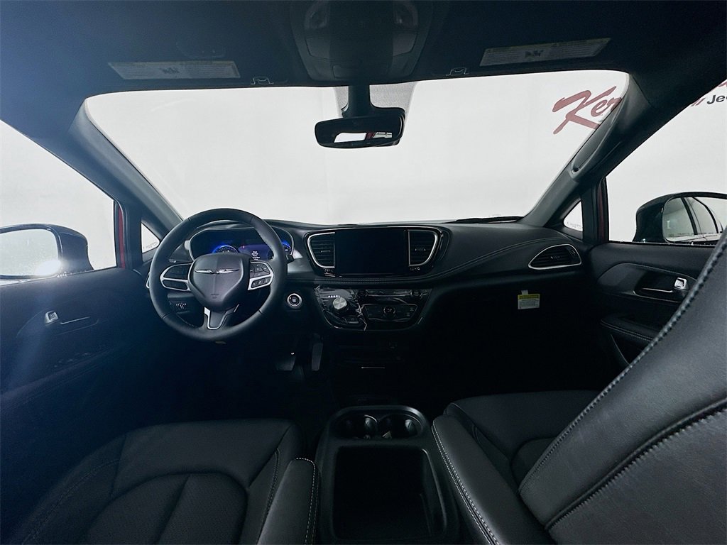 New 2026 Chrysler Pacifica Select image 9
