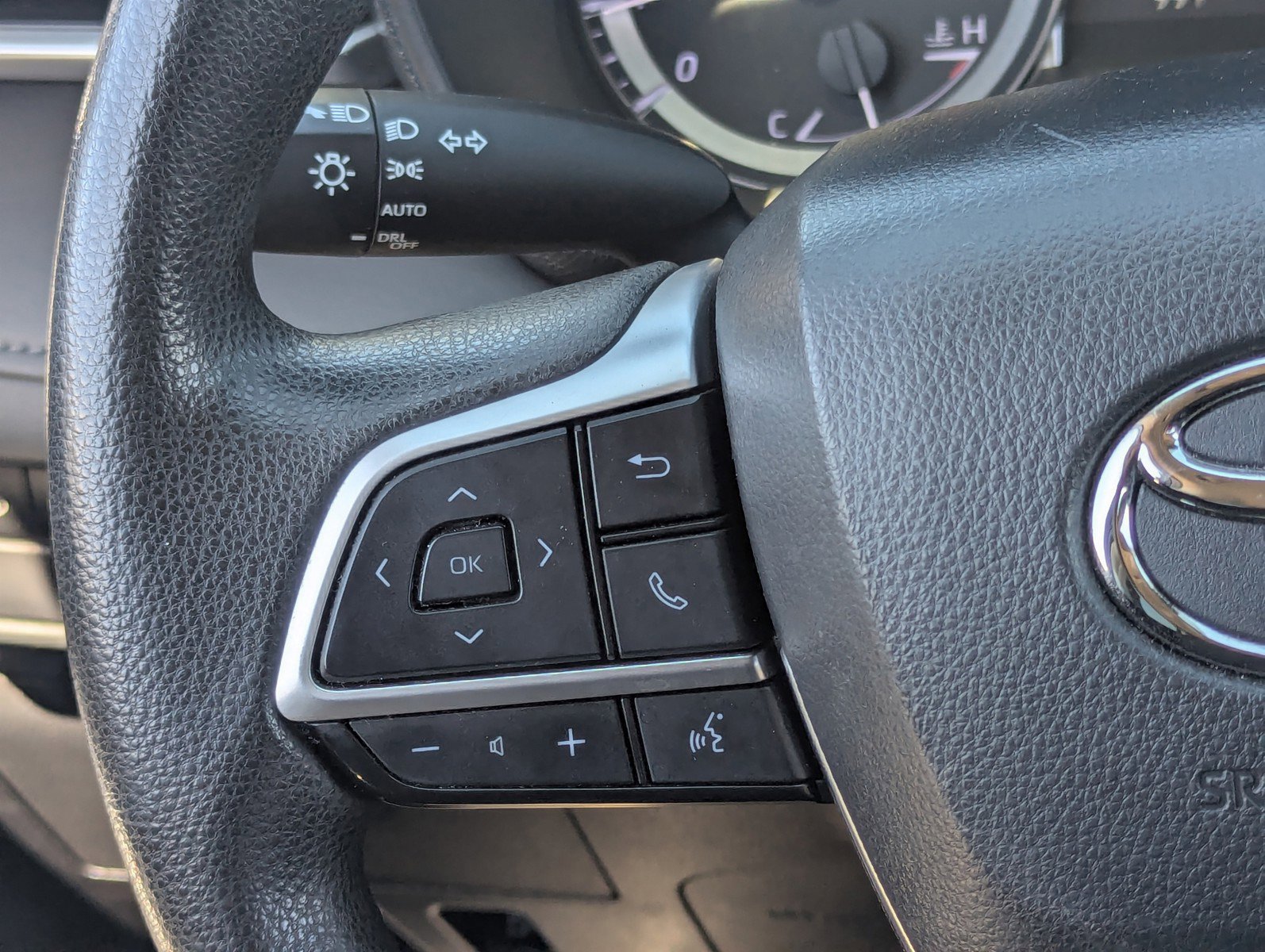 Used 2023 Toyota Highlander L image 23