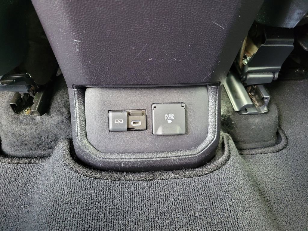 Used 2023 Toyota Highlander Limited image 15