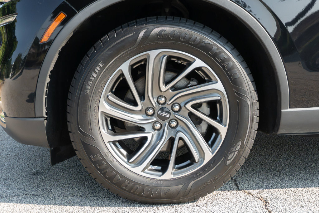 Used 2021 Lincoln Aviator 2WD w/ Elements Package image 2