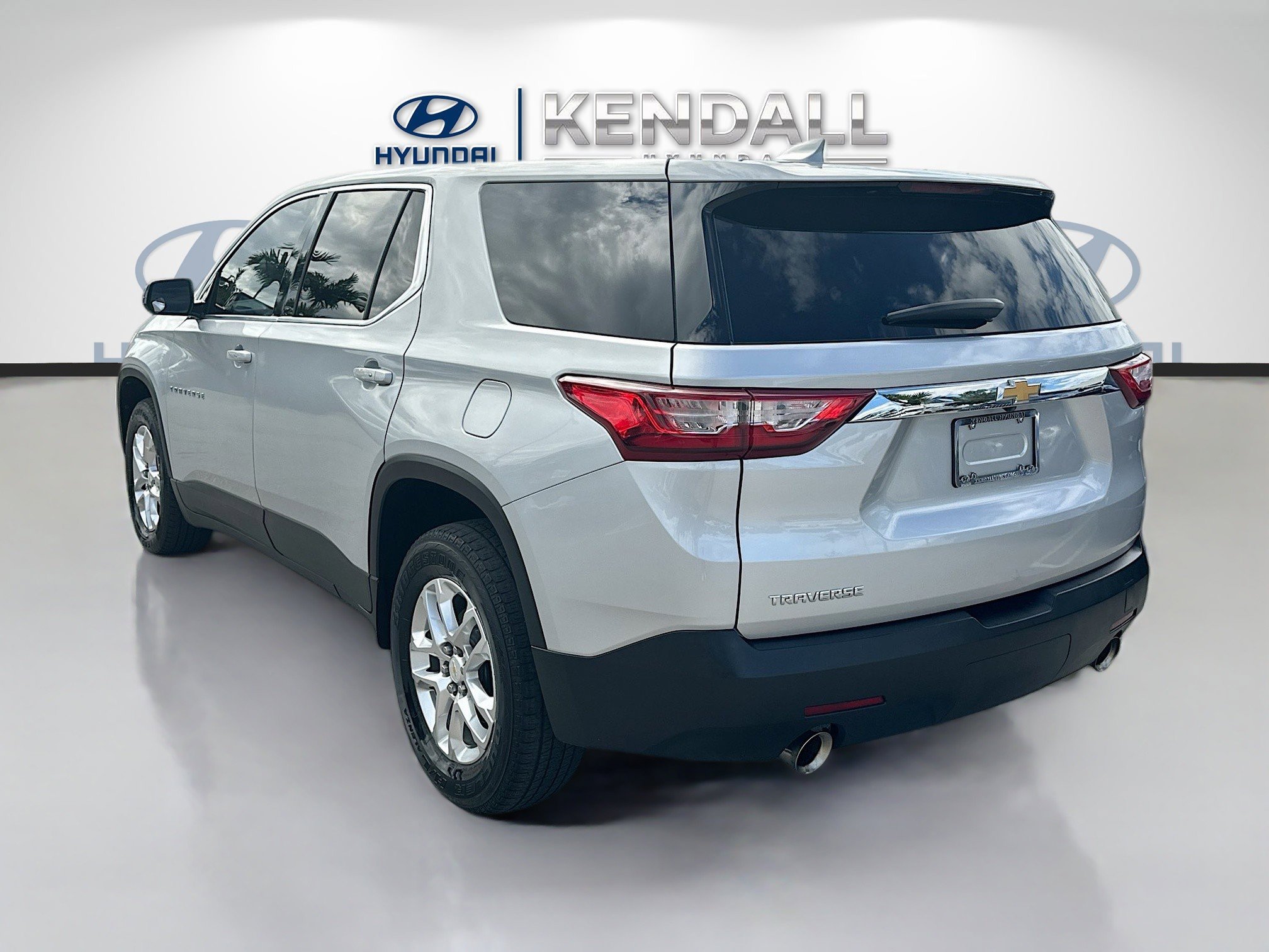 Used 2019 Chevrolet Traverse LS FWD image 4