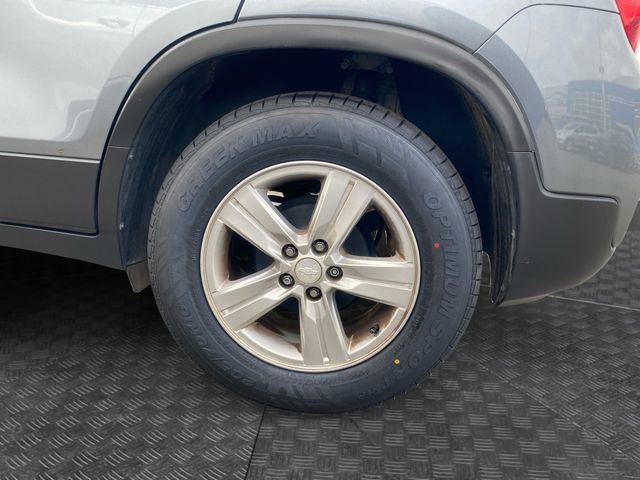 Used 2020 Chevrolet Trax LS w/ Tint and Cruise Package image 32