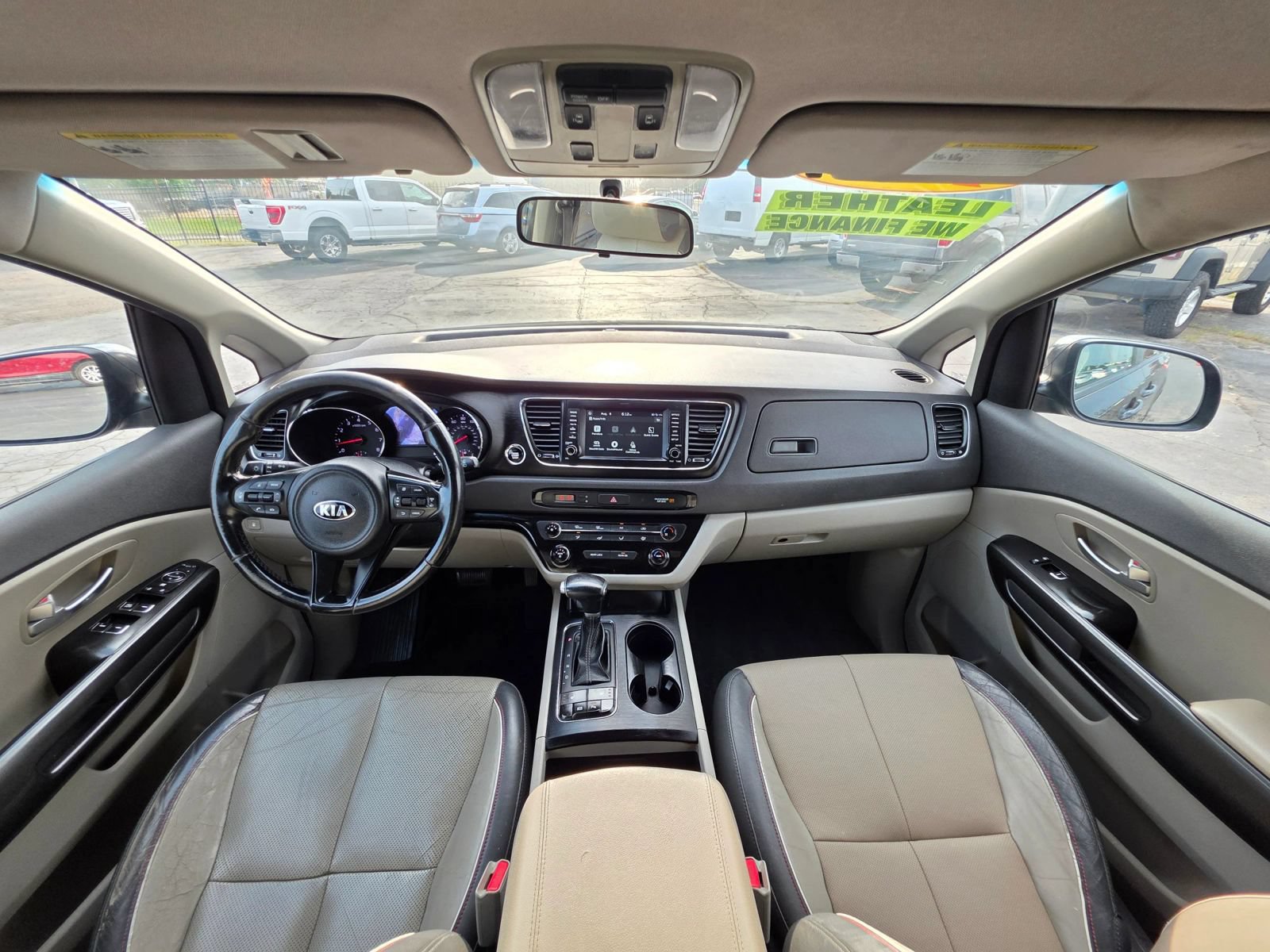 Used 2017 Kia Sedona LX w/ LX Essentials Premium Package FWD image 2