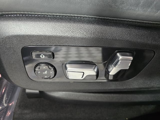 Used 2025 BMW X7 M60i AWD/4WD image 29